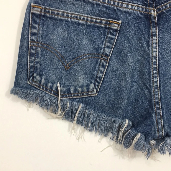 Levis 550 Vintage Cut Off Jeans‎ Furst of a Kind Shorts Womens 31x30 Studded - Picture 6 of 12